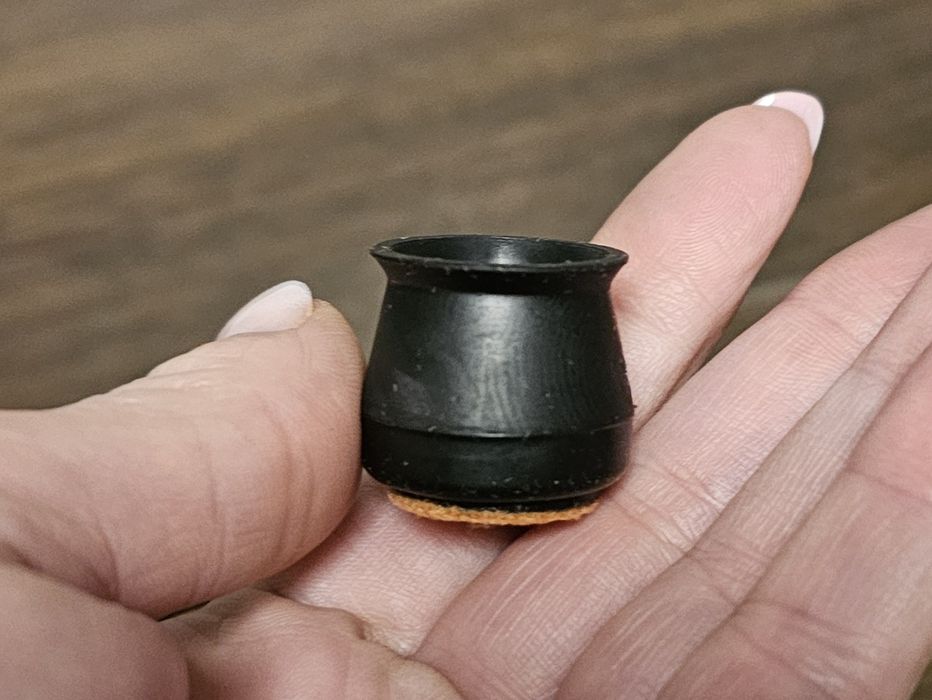 Nakładki na nogi krzesła z filcem czarne 16szt.

Te fantastyczne zesta