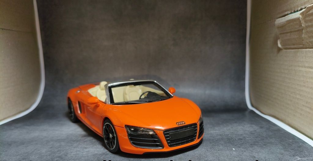Złom modelarski Audi R8 cabrio Revell