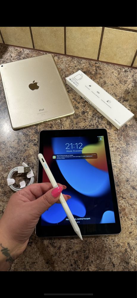 Tablet iPad Apple Retina + NOWY RYSIK - Touch ID - PROCREATE