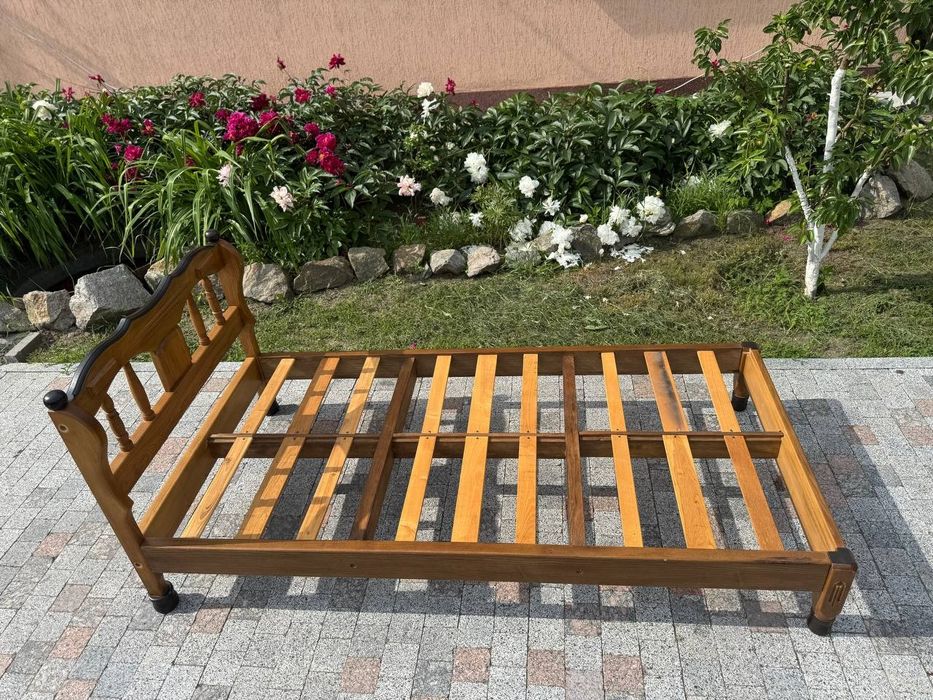 Ліжко  дерев'яне