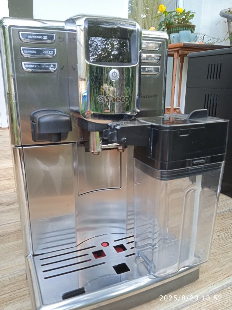 Кавоварка Saeco incanto / Delonghi Magnifica S