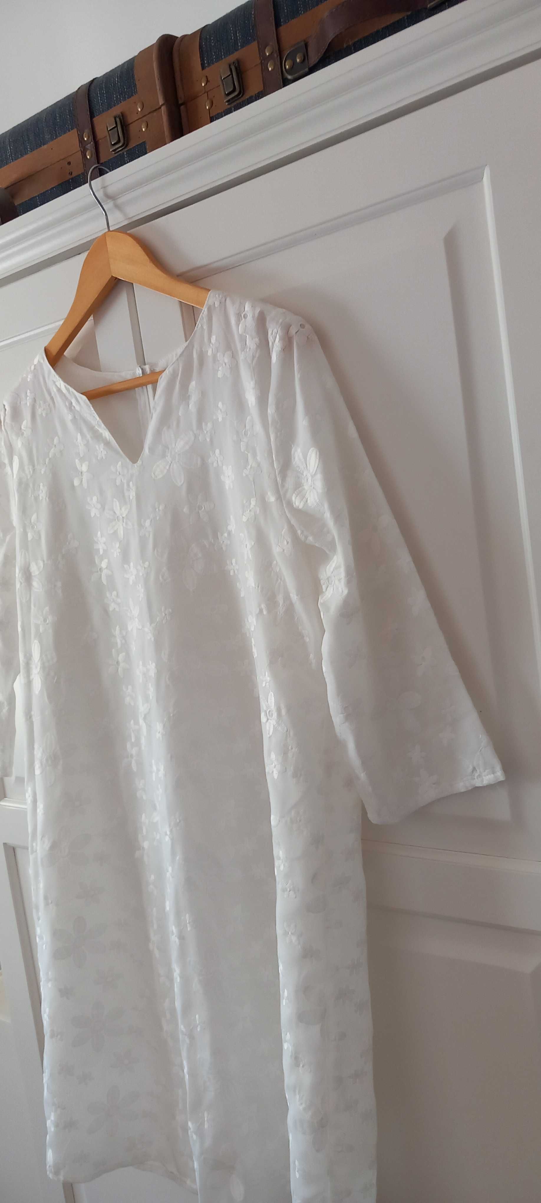 Vestido branco com bordados M por estrear