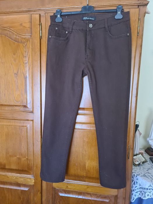 Calças castanhas com elastano