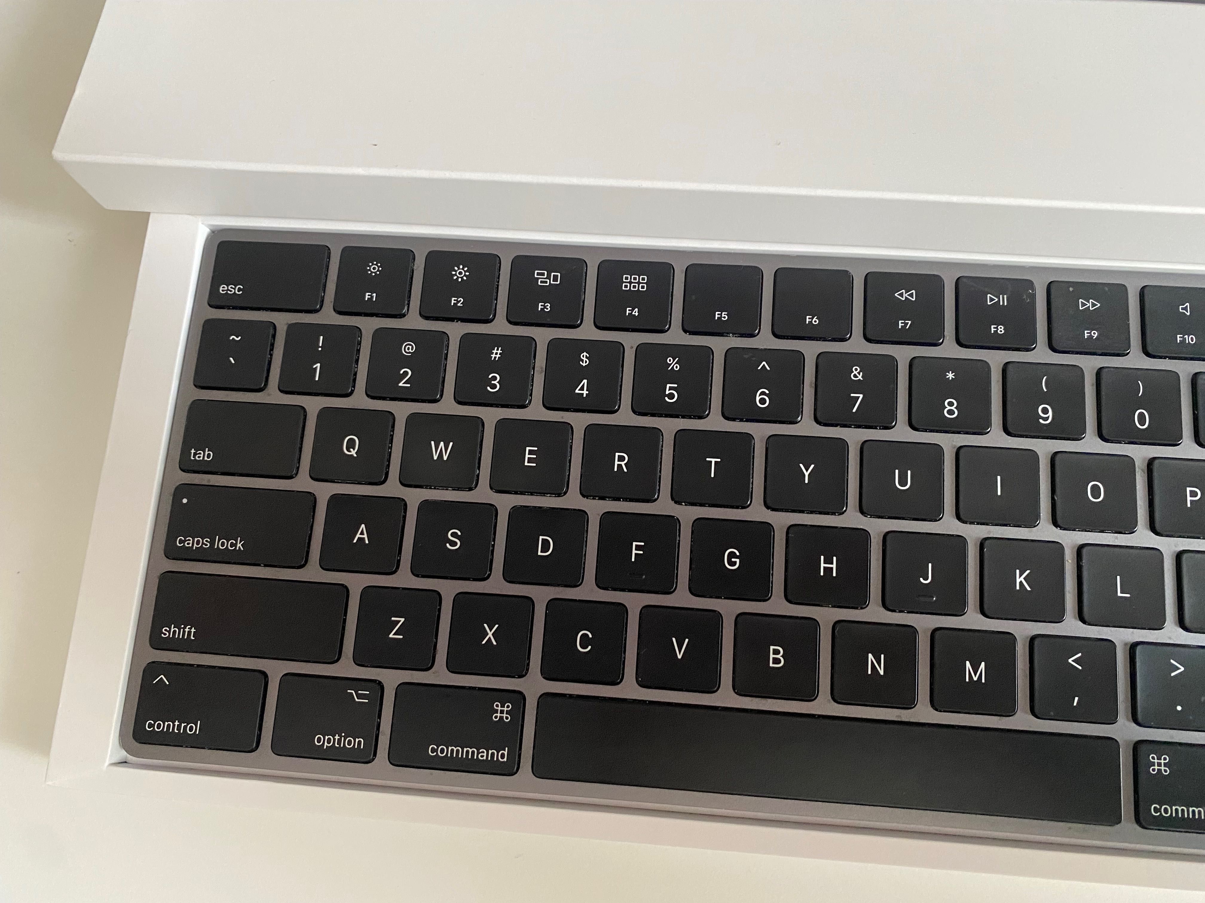 Клавиатура Apple Magic Keyboard with Numeric Keypad Space Gray MRMH2