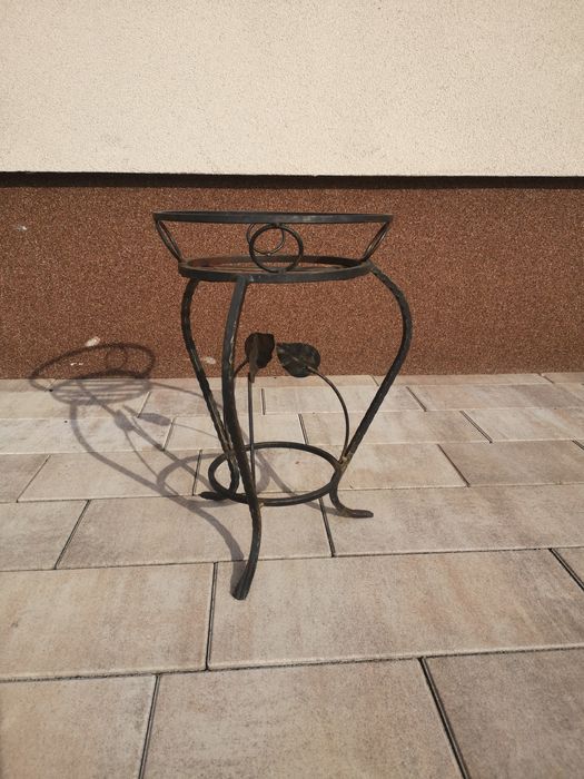 Kwietnik stojak na kwiaty ozdobny metalowy kuty