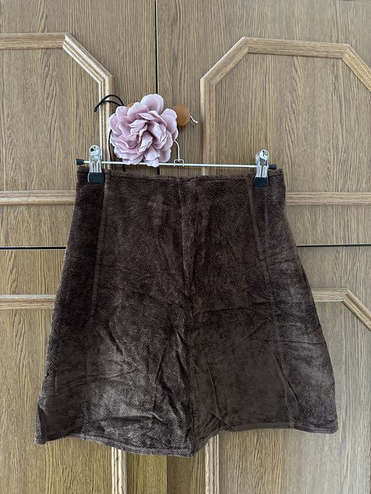 Дуже крута замшева спідниця в трендовому шоколадному кольорі,розмір XS