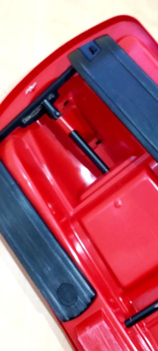 Trenó vermelho para Neve