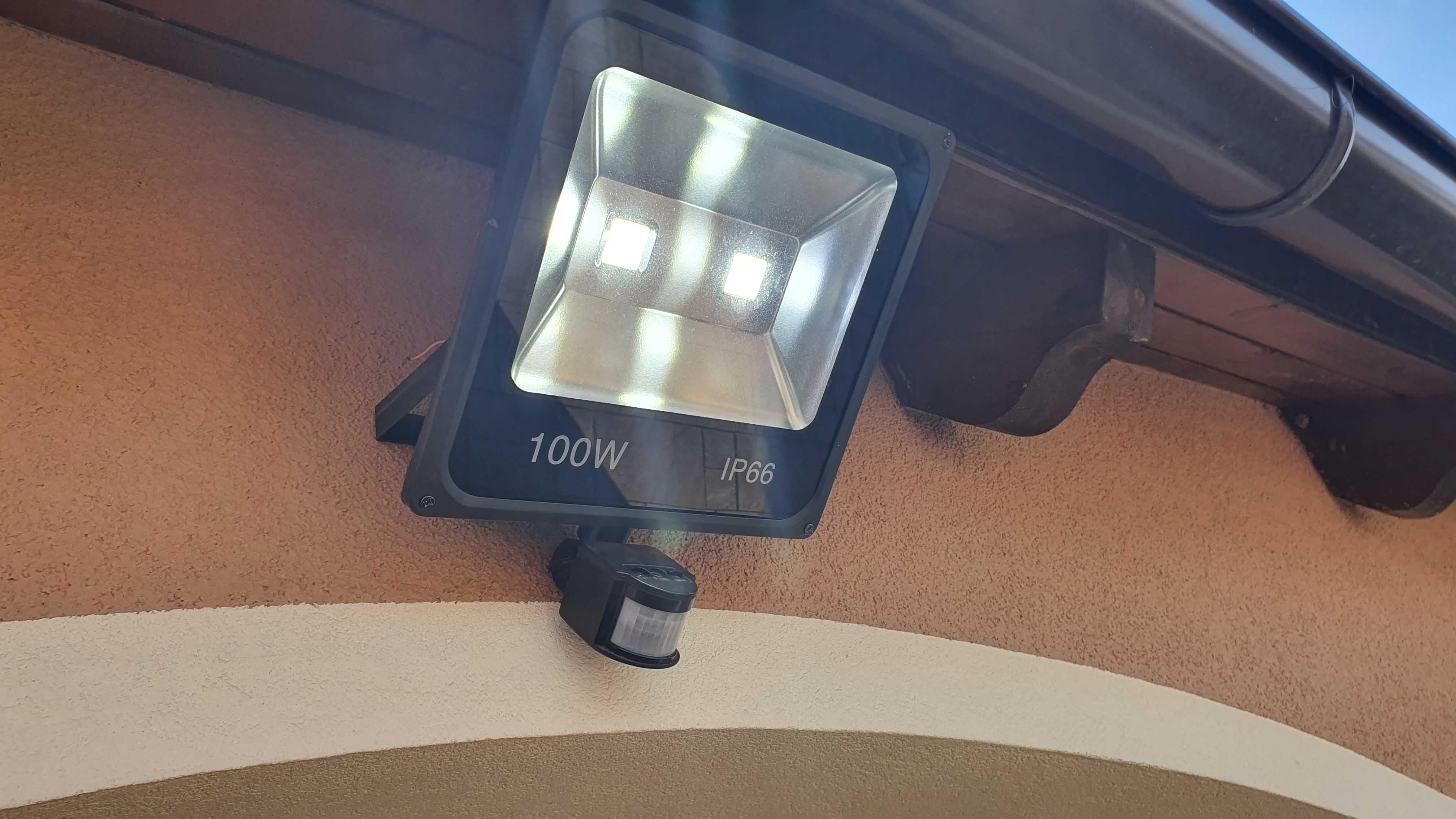 Lampa Led 100 W-zewnętrzna -nie działa czujka