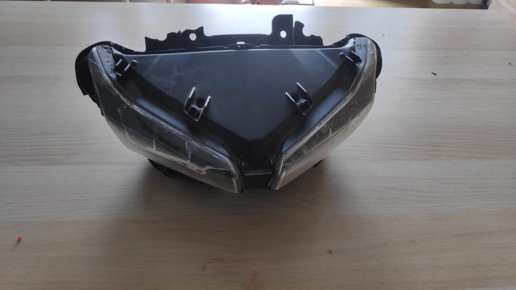 Lampa  reflektor przód honda CBR 650 R świeci sprawna LED  2022
