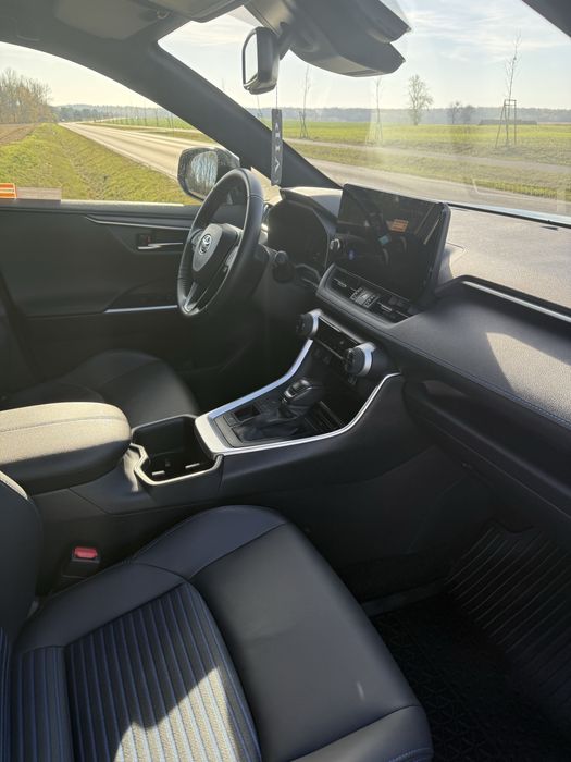 Sprzedam Toyote RAV4.