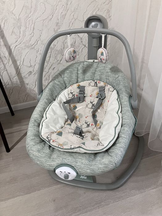 Заколисувальний центр Joie Serina