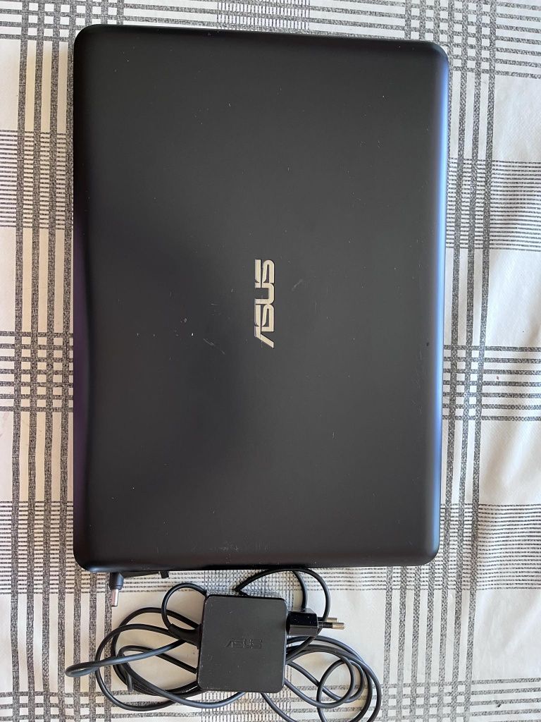 Sprzedam laptopa na części