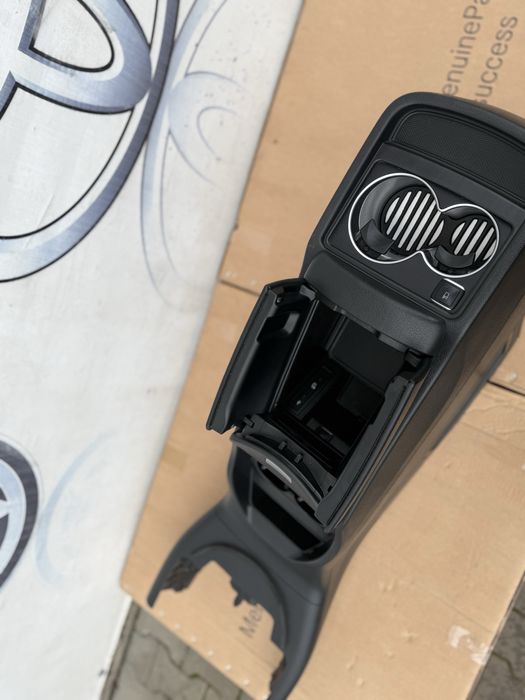 Центральна консоль підлокітник холодильник Веклас 447 Vito V-class