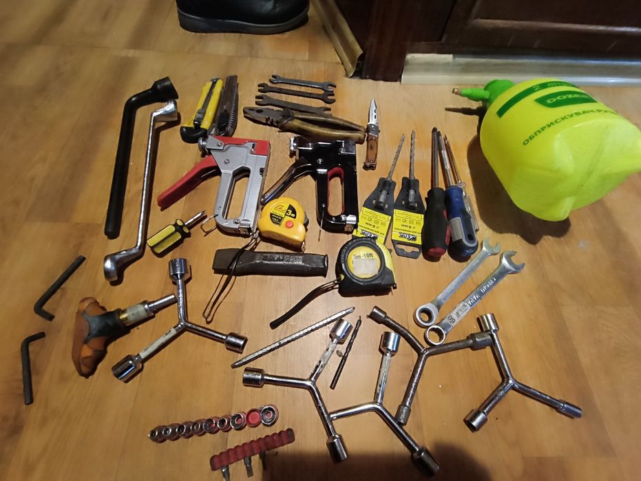 Инструменты ключи и т.д цены спрашивайте