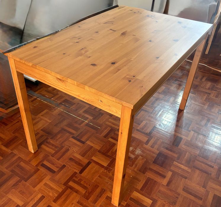 VENDO BARATO!  Mesa semi nova.