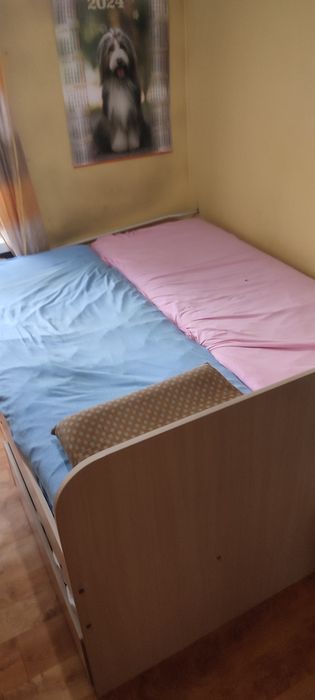 Łóżko z pojemnikiem na pościel 160 x 200