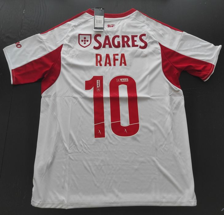 Camisola Alternativa Branca do Benfica, tamanho M, com o Nome: Rafa