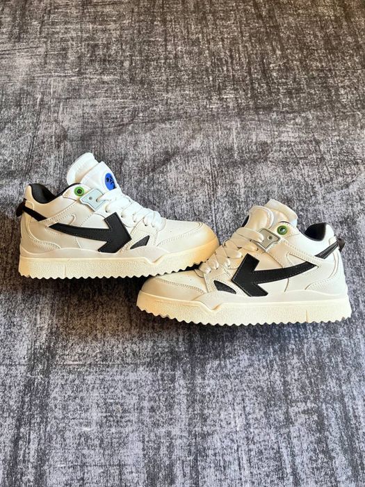 Off white sponge