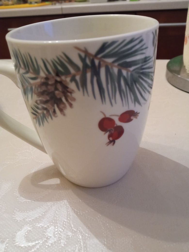 Kubek ceramiczny z motywem świątecznym