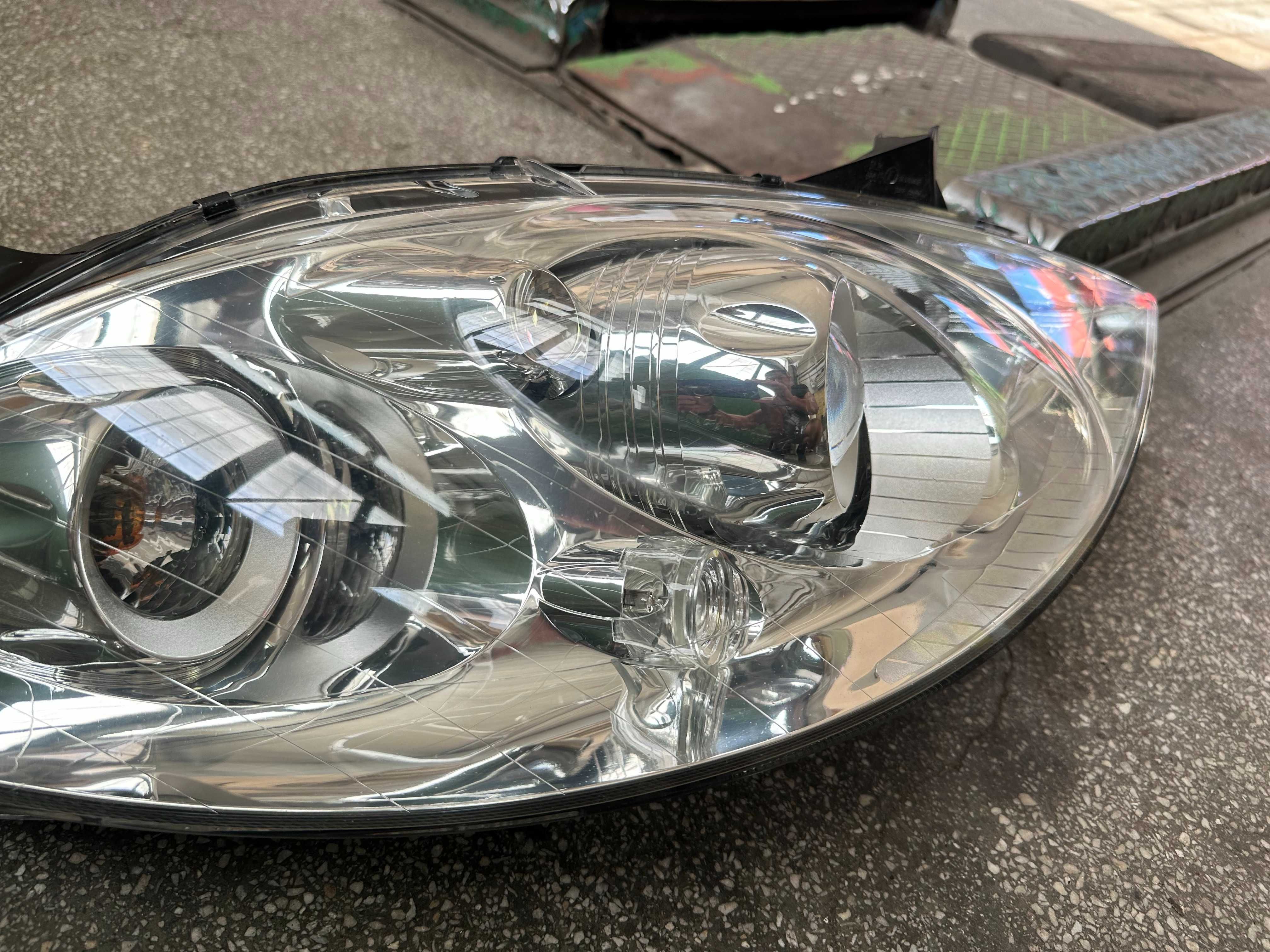 Mercedes A klasa W169 Reflektor lampa XENON cały kompletny PRAWY ŁADNY