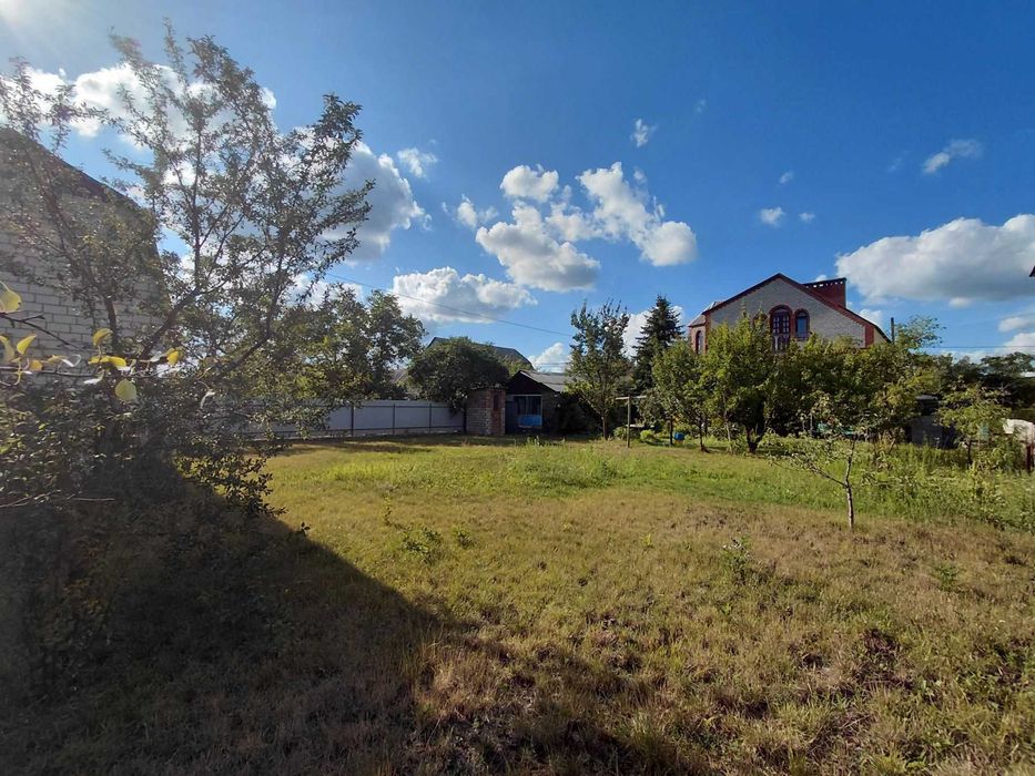 Капітальний будинок з приватизованою земельною ділянкою 10 соток!