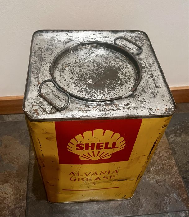 Antiga lata de lubrificante Shell