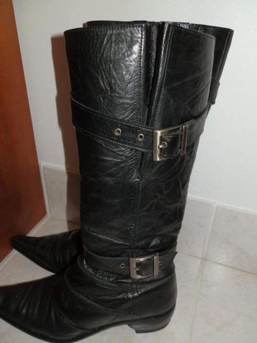 Botas pretas de pele nº 39 em optimo estado