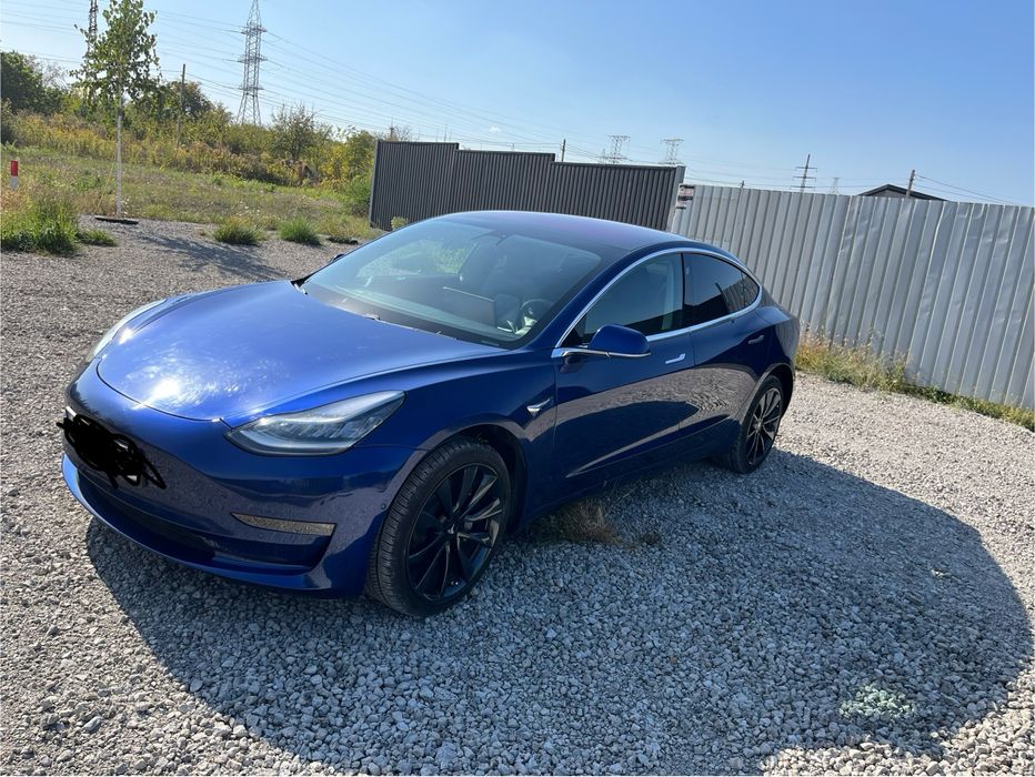 Продам Tesla model 3 конец 18 года