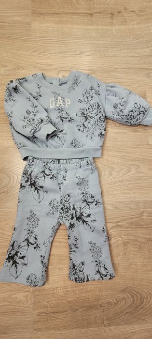 Dres,komplet dresowy  Gap rozmiar 6-12
