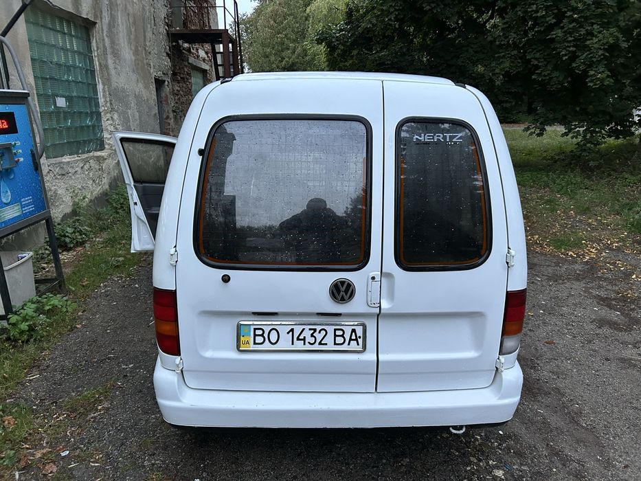 Автомобіль volkswagen caddy