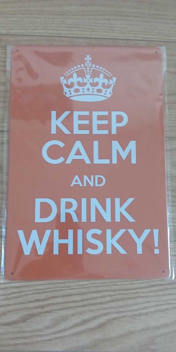 Placa decorativa em metal