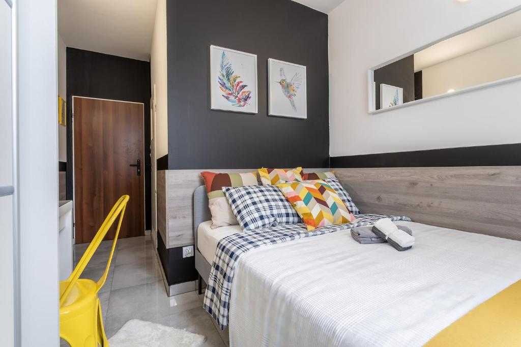 NOCLEGI, pokoje dwuosobowe z łazienką, Grey Hostel Poznań