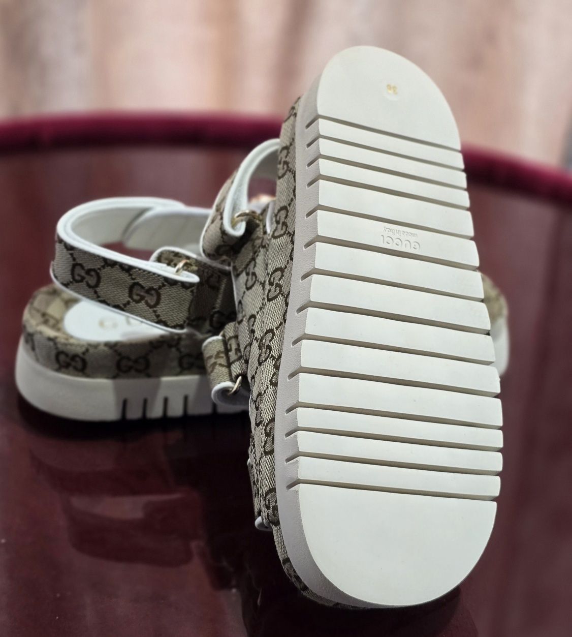 Сандалі Gucci 38