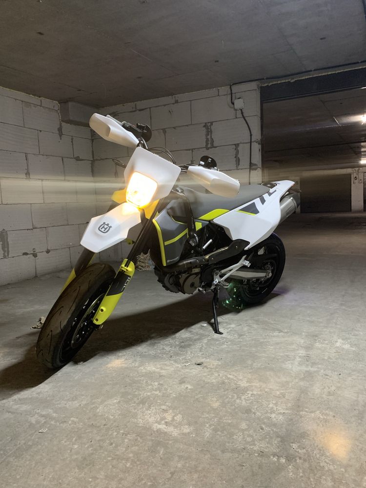 Husqvarna 701 KTM 690