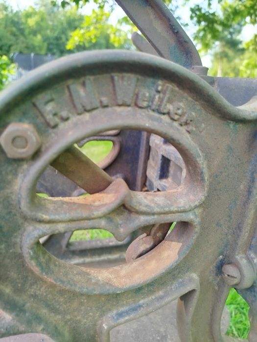 stara zabytkowa zeliwna podstawa do maszyny drukarskiej LMW