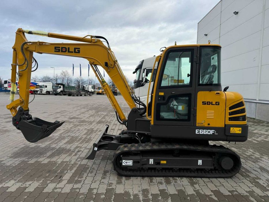 Гусеничний міні-екскаватор SDLG E660FL