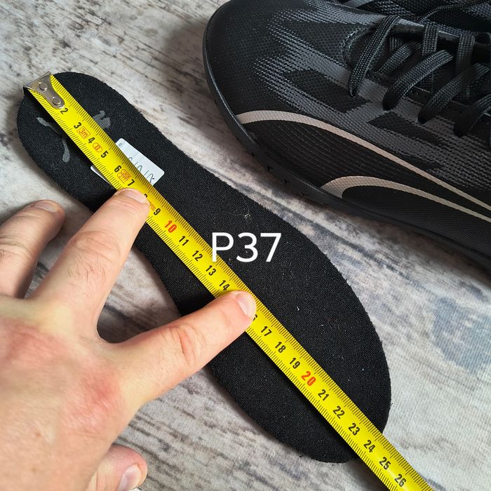 Нові футзалки оригінальні Puma Ultra Play р35.5,36,37,37.5, 38,38.5