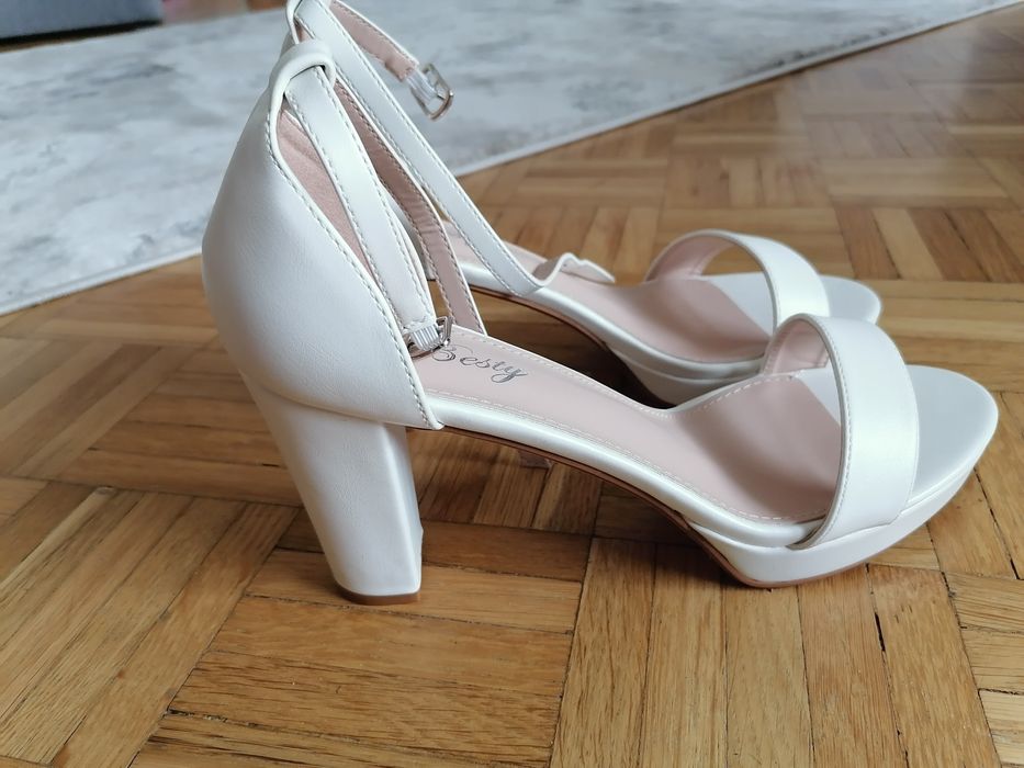 Nowe sandałki na platformie rozmiar 40