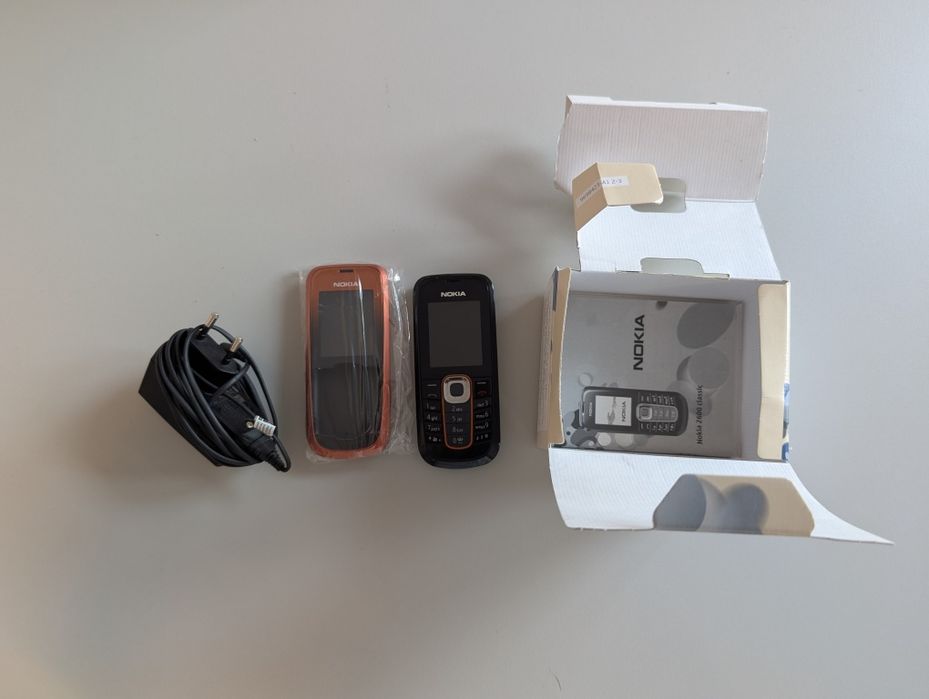 Nokia 2600 Novo com acessorios