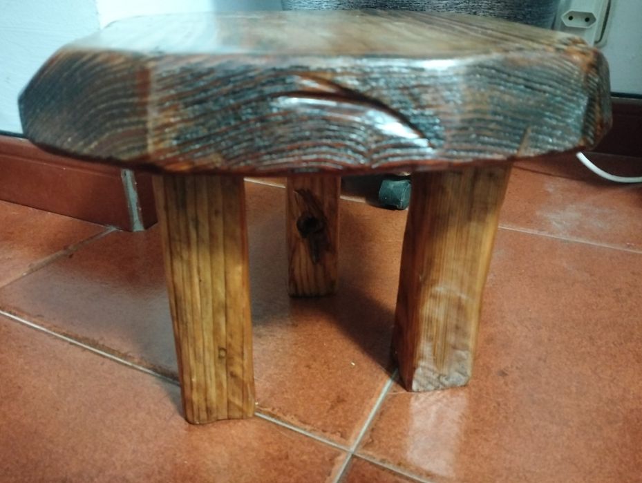 Banquinho rústico madeira