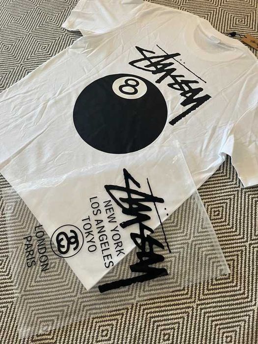 Biała koszulka z grafiką Stüssy 8 ball, rozmiar M