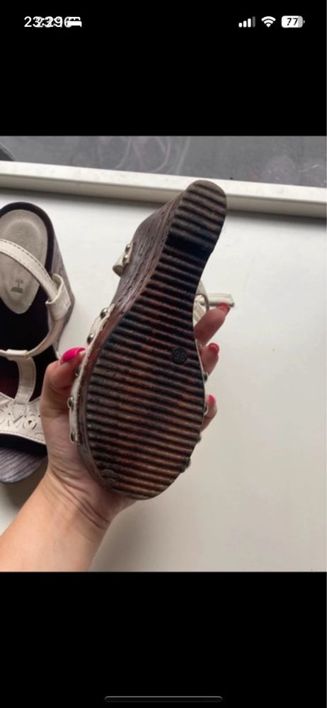 buty na koturnie