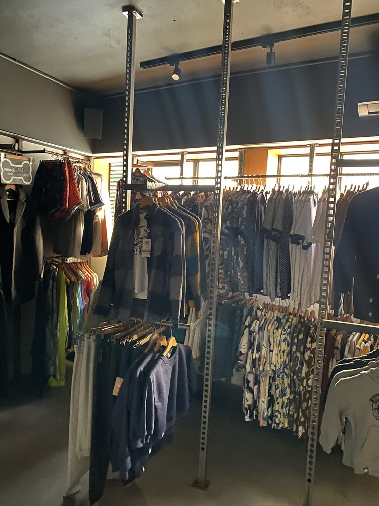 Vendo expositores de roupa e alarmes (995€ até este fim‑de‑semana)