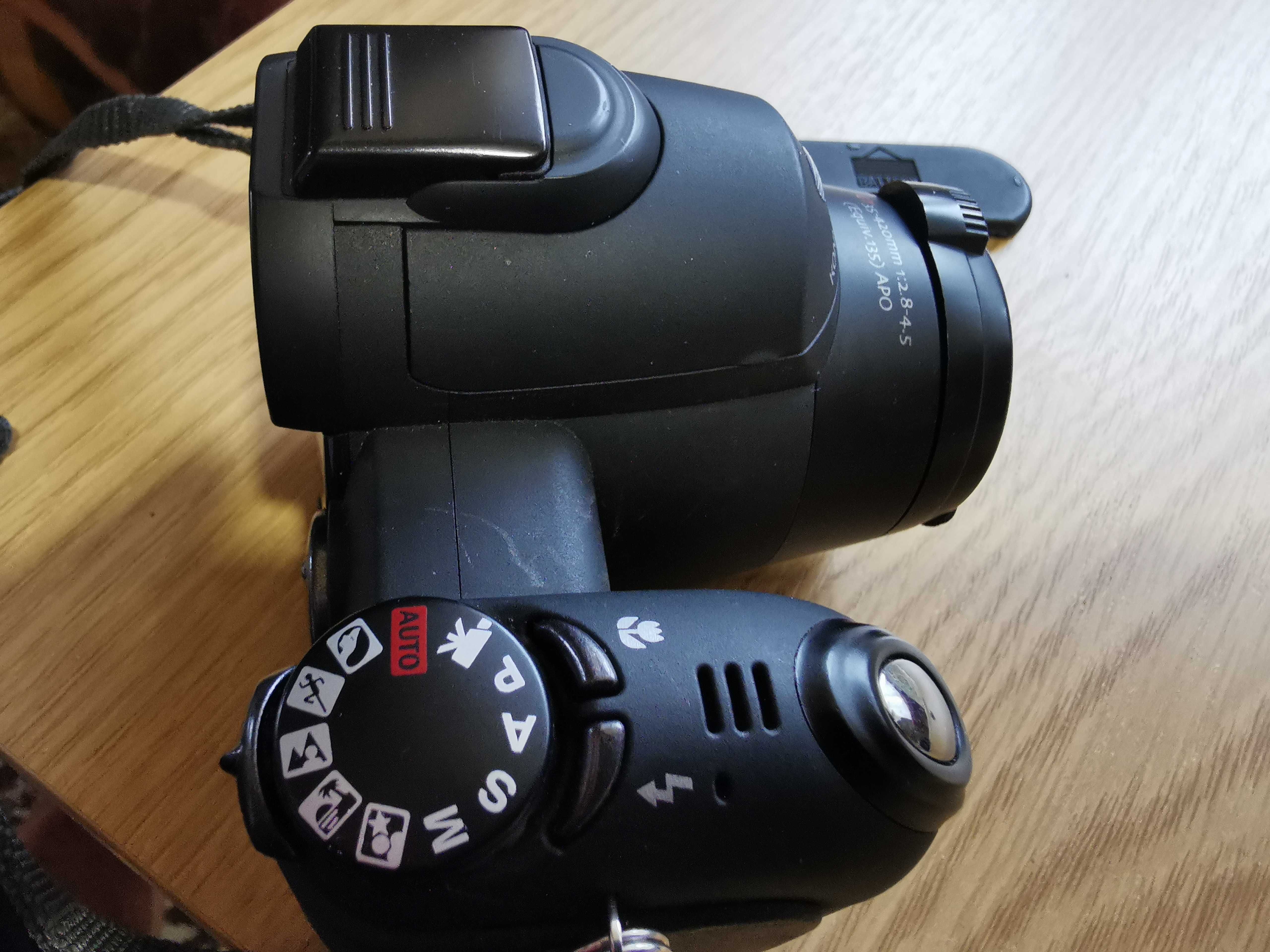 Sprzedam konica minolta z3 uszkodzona klapka bateri sprawny+etui