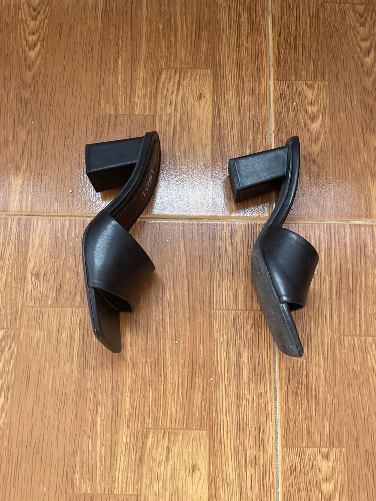 Sandalias com tacao