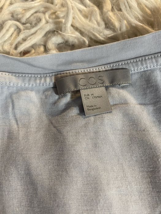 Mięciutki, błękitny, oversizowy tshirt COS, rozmiar M, 100% bawełna