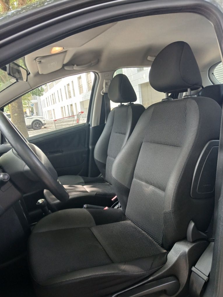 Peugeot 207 cinzento