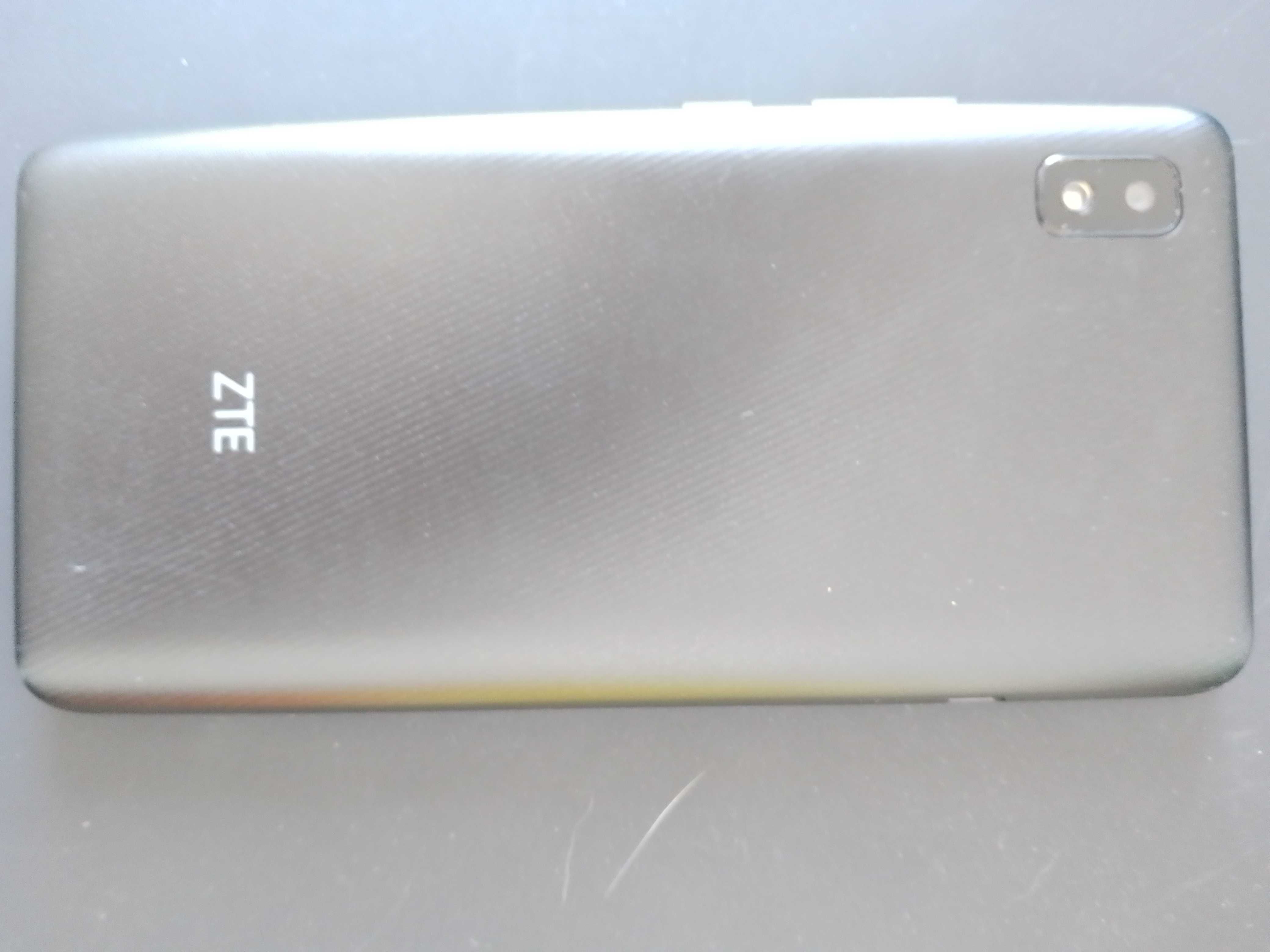 ZTE Blade L210 com carregador