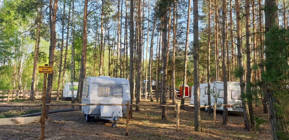 Noclegi nad Zalewem Sulejowskim w przyczepach kempingowych