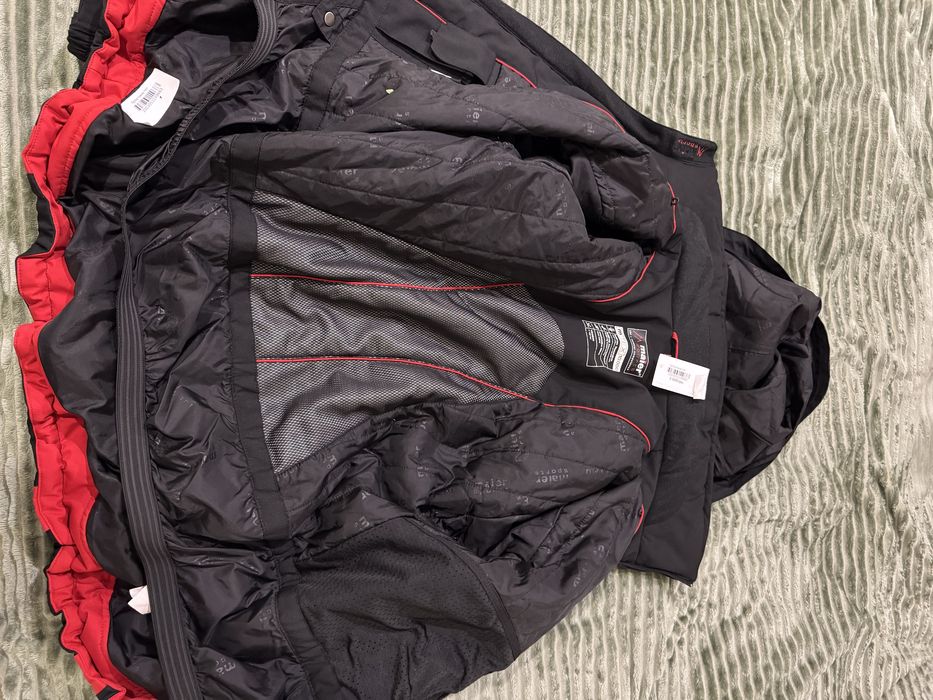 Куртка зимова для гірсколижніх катань